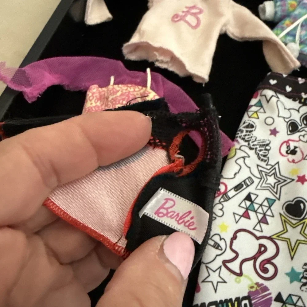 Huge Lot Barbie Clothes authentic skirts tops coats jersey Collectibles ‎ 4784